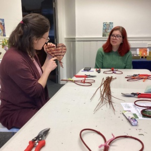 Amy showing us how to make our willow hearts (c) L Dalby